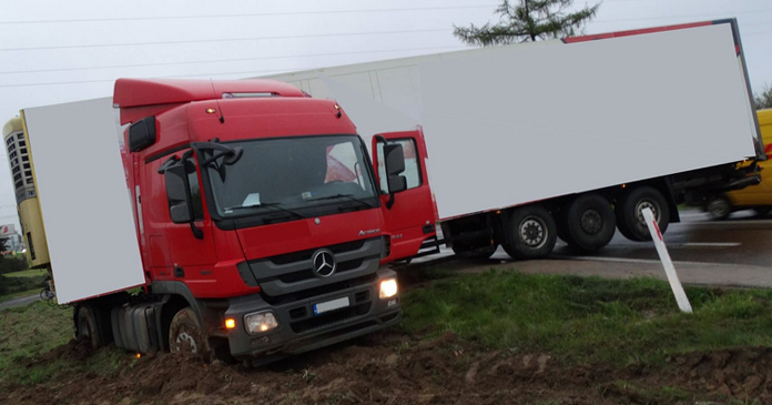 wyciąganie tira z rowu