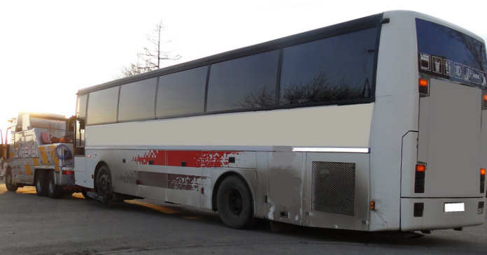 holowanie autobusu