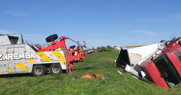 wyciąganie tira z rowu